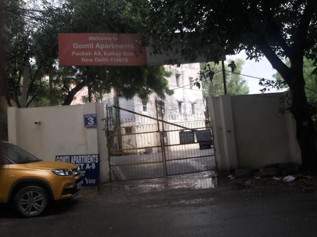 3 BHK Apartment in Kalkaji Extension for resale New Delhi. The reference number is 20375781