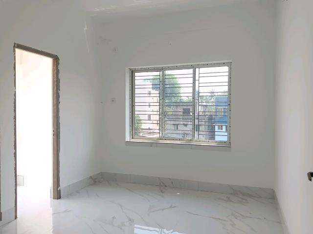 3 BHK Apartment in Kamdahari for resale Kolkata. The reference number is 18215046