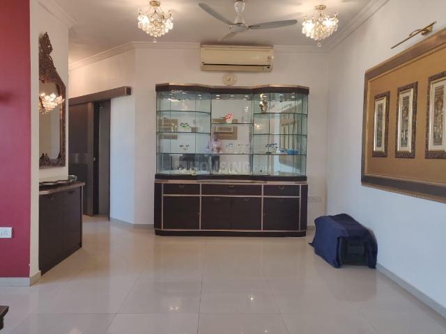 3 BHK Apartment in Kandivali East for rent Mumbai. The reference number is 19857990