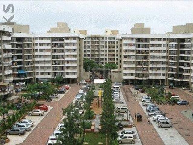 3 BHK Apartment in Kandivali East for rent Mumbai. The reference number is 12276984