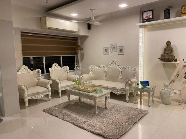 3 BHK Apartment in Kandivali East for rent Mumbai. The reference number is 20906508
