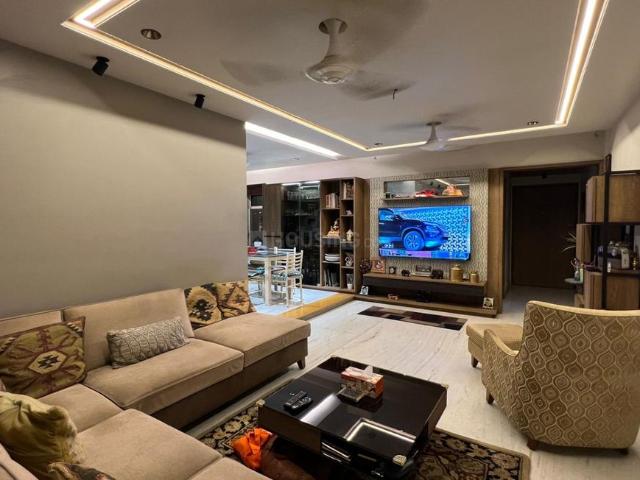 3 BHK Apartment in Kandivali East for rent Mumbai. The reference number is 21012500