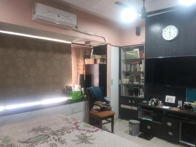3 BHK Apartment in Kandivali East for resale Mumbai. The reference number is 20509623