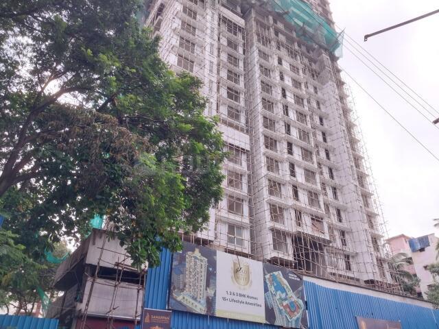 3 BHK Apartment in Kandivali East for resale Mumbai. The reference number is 20947604