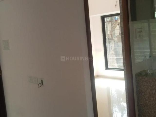 3 BHK Apartment in Kandivali West for resale Mumbai. The reference number is 20575659