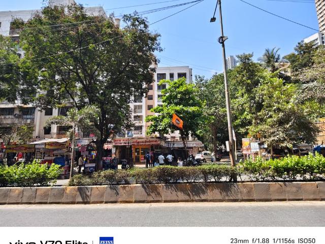 3 BHK Apartment in Kandivali West for resale Mumbai. The reference number is 20137224