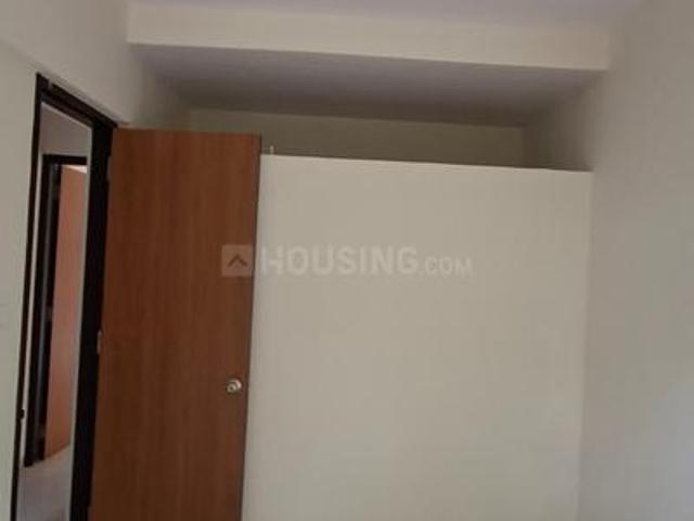 3 BHK Apartment in Kandivali West for resale Mumbai. The reference number is 20257637