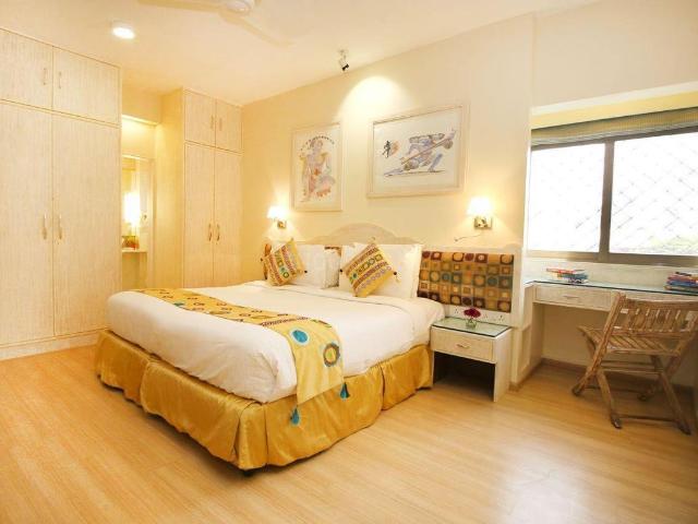 3 BHK Apartment in Khar West for rent Mumbai. The reference number is 20161502