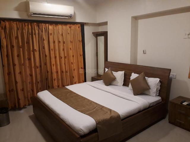 3 BHK Apartment in Khar West for resale Mumbai. The reference number is 19405759
