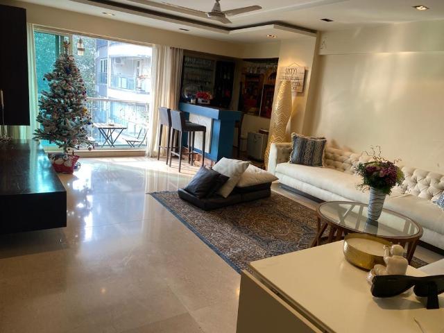 3 BHK Apartment in Khar West for resale Mumbai. The reference number is 9445520
