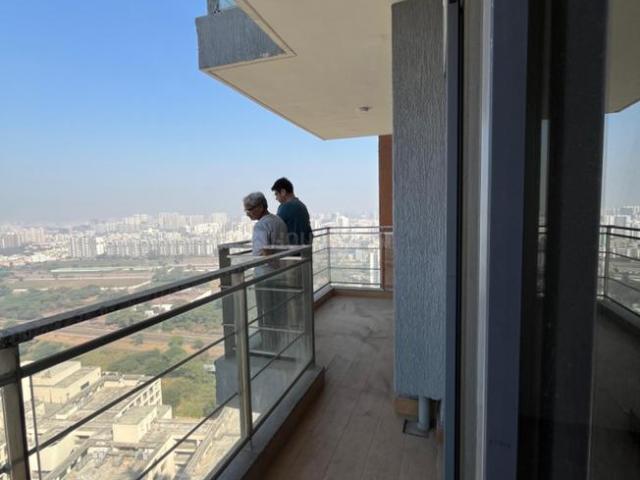 3 BHK Apartment in Hadapsar for rent Pune. The reference number is 20695975
