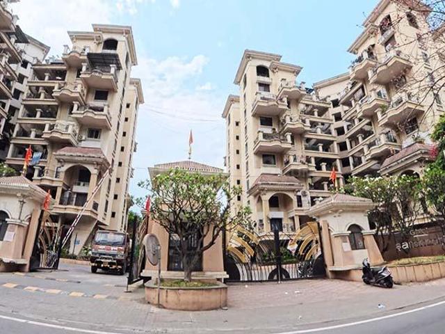 3 BHK Apartment in Hadapsar for resale Pune. The reference number is 20789002