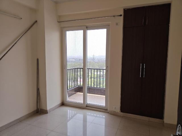 3 BHK Apartment in Indirapuram for rent Ghaziabad. The reference number is 20427472