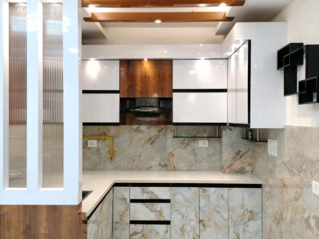 3 BHK Apartment in Indirapuram for resale Ghaziabad. The reference number is 18373752