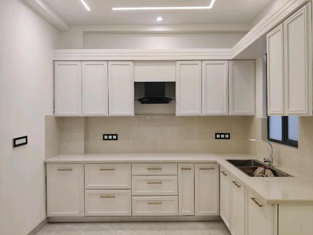 3 BHK Apartment in Indirapuram for resale Ghaziabad. The reference number is 19656698