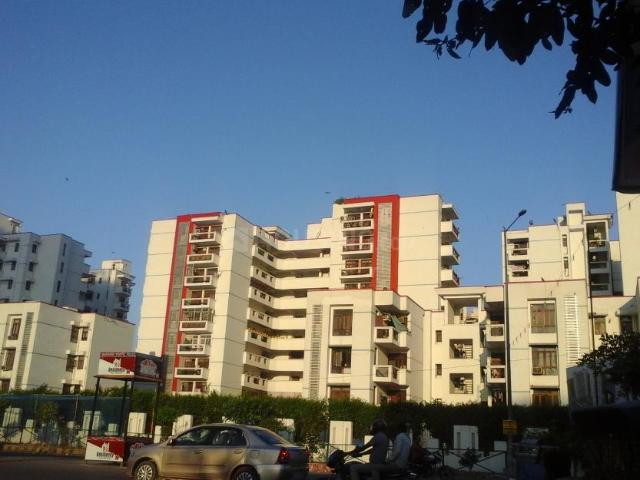 3 BHK Apartment in Indirapuram for resale Ghaziabad. The reference number is 19759504