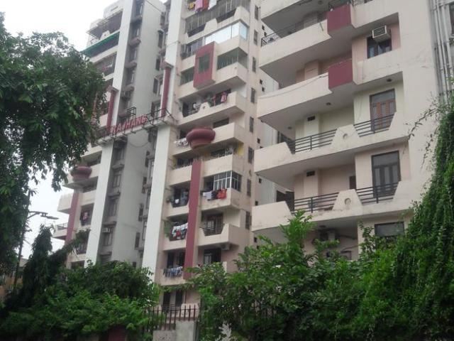 3 BHK Apartment in Indirapuram for resale Ghaziabad. The reference number is 19873174