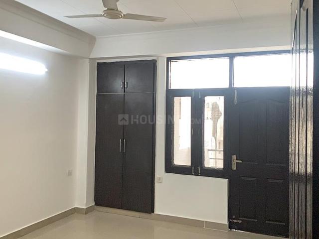 3 BHK Apartment in Indirapuram for resale Ghaziabad. The reference number is 19888298
