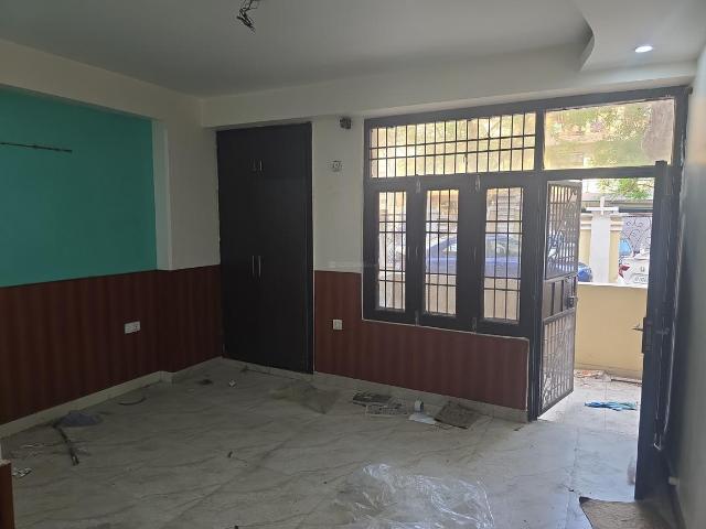 3 BHK Apartment in Indirapuram for resale Ghaziabad. The reference number is 19910110