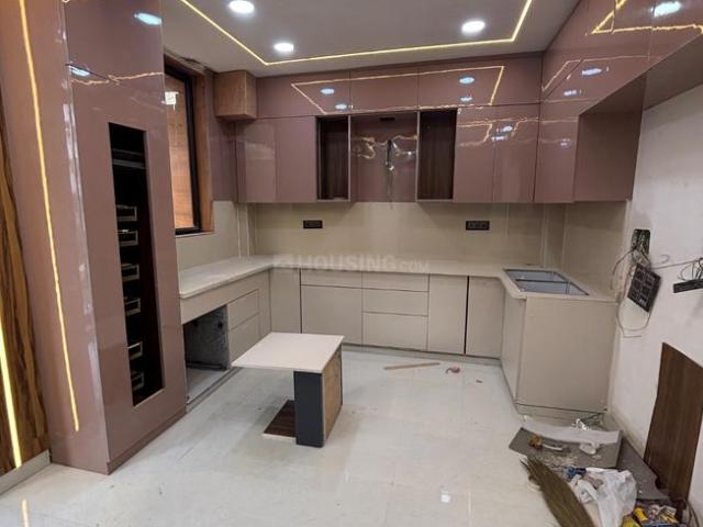 3 BHK Apartment in Indirapuram for resale Ghaziabad. The reference number is 19361209