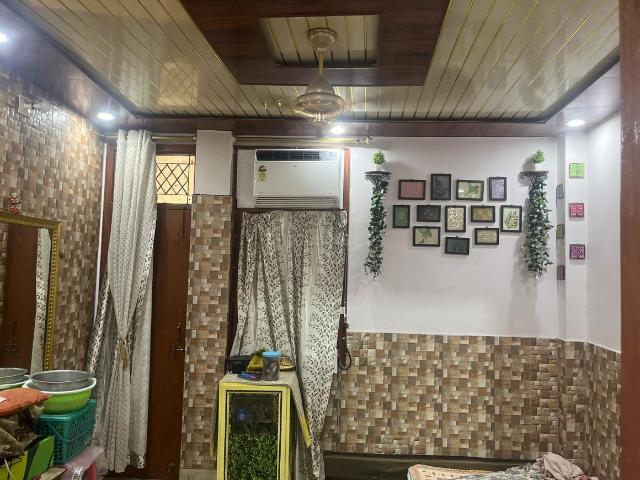 3 BHK Apartment in Jamia Nagar for resale South East Delhi. The reference number is 17608629