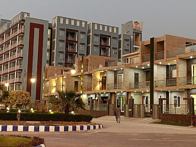 3 BHK Apartment in Jhalwa for resale Chak Dadanpur. The reference number is 17696720