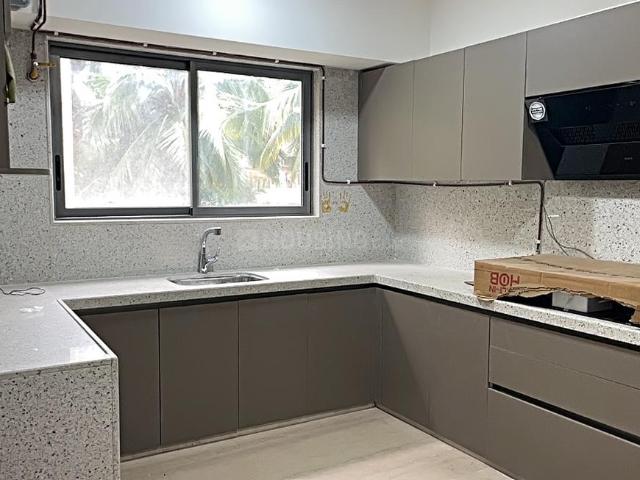 3 BHK Apartment in Juhu for rent Mumbai. The reference number is 17625159