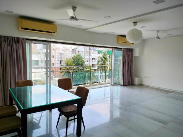 3 BHK Apartment in Juhu for rent Mumbai. The reference number is 18793946
