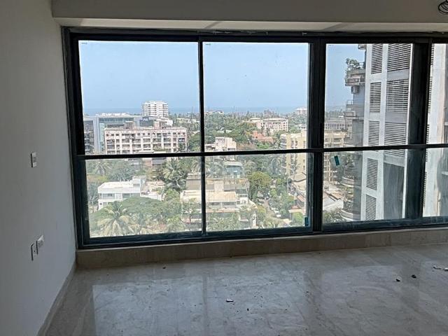 3 BHK Apartment in Juhu for resale Mumbai. The reference number is 17177184