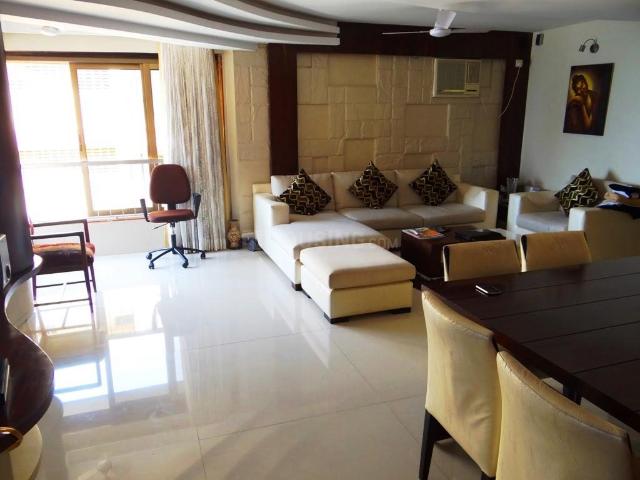 3 BHK Apartment in Juhu for resale Mumbai. The reference number is 20055441