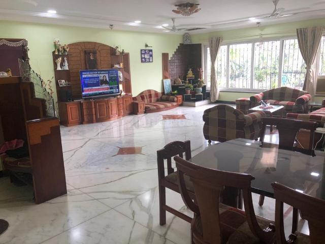 3 BHK Apartment in Juhu for resale Mumbai. The reference number is 20076761