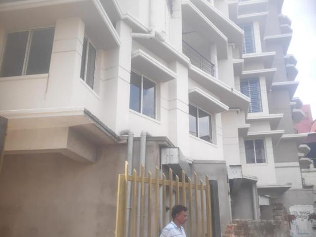 3 BHK Apartment in Lake Gardens for resale Kolkata. The reference number is 20371157