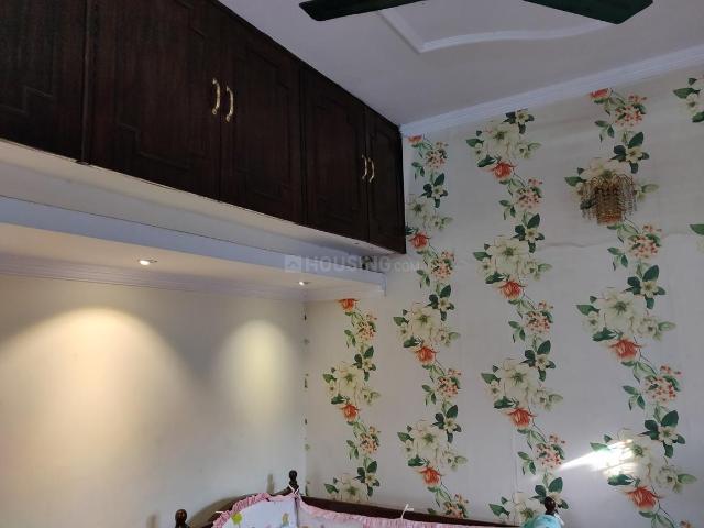 3 BHK Apartment in Mayur Vihar II for resale New Delhi. The reference number is 4366232