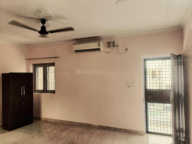 3 BHK Apartment in Mayur Vihar Phase 3 for rent New Delhi. The reference number is 20548402