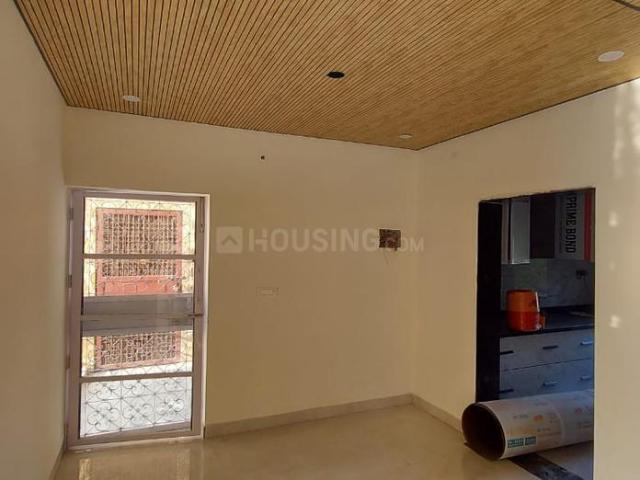 3 BHK Apartment in Mayur Vihar Phase 1 for rent New Delhi. The reference number is 18961693