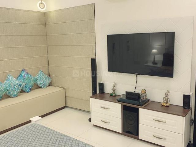 3 BHK Apartment in Magarpatta City for rent Pune. The reference number is 20691061