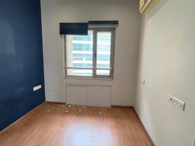 3 BHK Apartment in Mahalakshmi for resale Mumbai. The reference number is 20588296