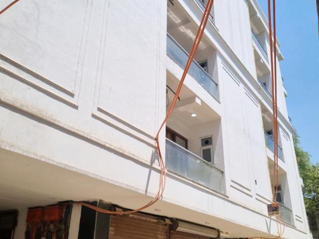3 BHK Apartment in Mahavir Enclave for resale New Delhi. The reference number is 19975079