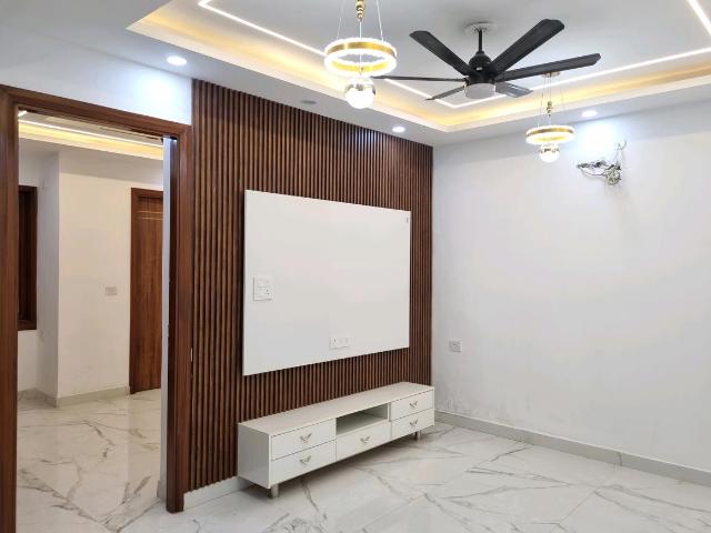 3 BHK Apartment in Mahavir Enclave for resale New Delhi. The reference number is 19975081