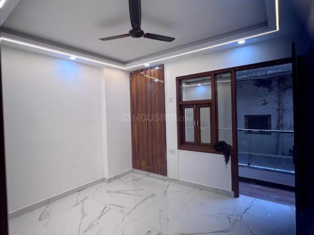 3 BHK Apartment in Mahavir Enclave for resale New Delhi. The reference number is 20137639