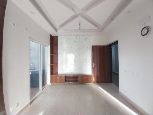 3 BHK Apartment in Mahurali for resale Ghaziabad. The reference number is 20749460