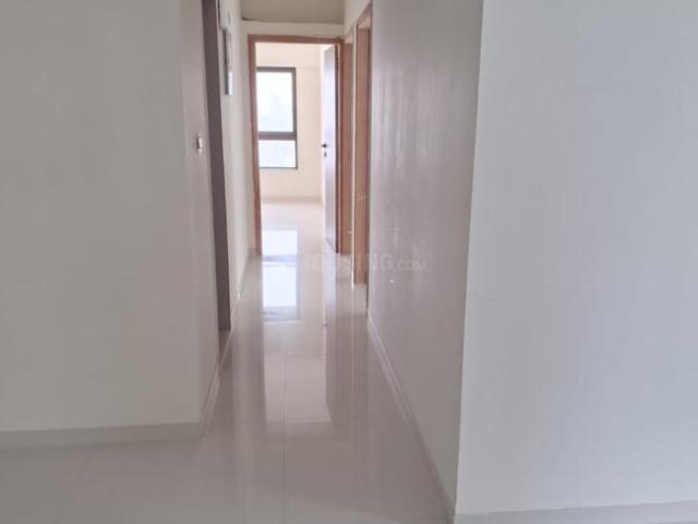 3 BHK Apartment in Malad West for resale Mumbai. The reference number is 18044361