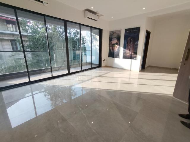 3 BHK Apartment in Malad West for resale Mumbai. The reference number is 20396455