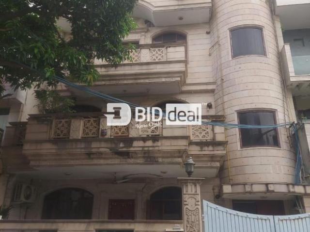 3 BHK Apartment in Mansarover Garden for resale New Delhi. The reference number is 20687071