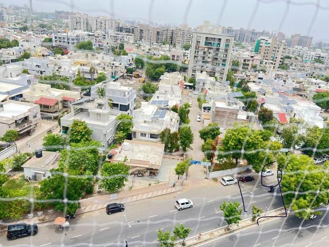 3 BHK Apartment in Memnagar for rent Ahmedabad. The reference number is 20239582