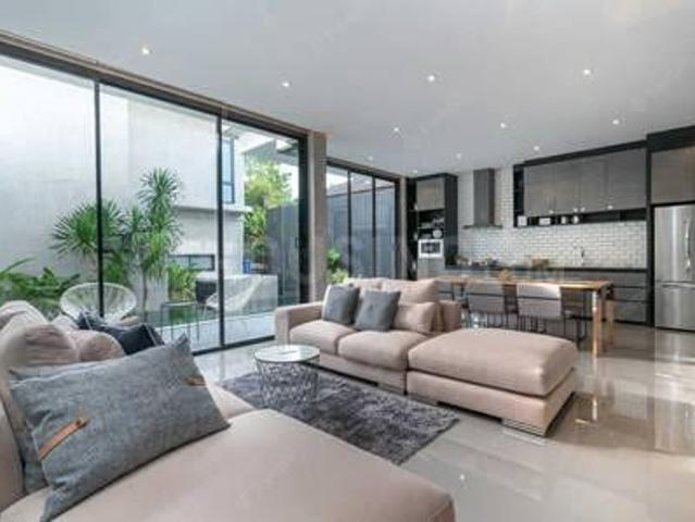 3 BHK Apartment in Mulund West for resale Mumbai. The reference number is 20437116