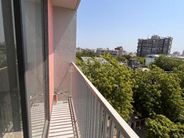3 BHK Apartment in Navrangpura for rent Ahmedabad. The reference number is 20063813