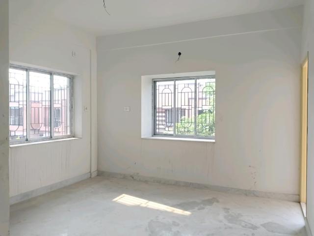 3 BHK Apartment in Nayabad for resale Kolkata. The reference number is 20348412
