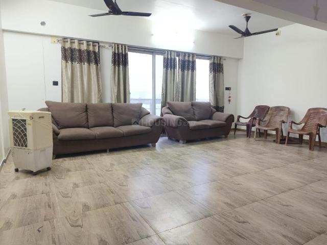 3 BHK Apartment in New Alkapuri for rent Vadodara. The reference number is 16566273