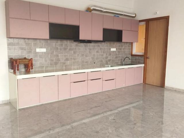 3 BHK Apartment in New Alkapuri for rent Vadodara. The reference number is 20320240